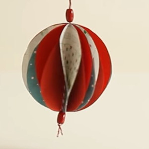 Lee más sobre el artículo Cómo hacer bolas de Navidad de papel