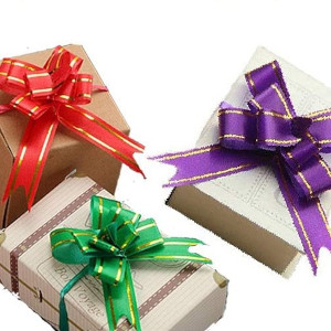 Lee más sobre el artículo Cómo hacer lazos para regalos de Navidad