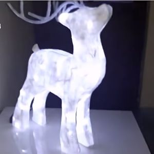 hacer reno de Navidad con luces