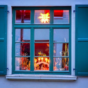 Decoración navideña con luces para ventanas