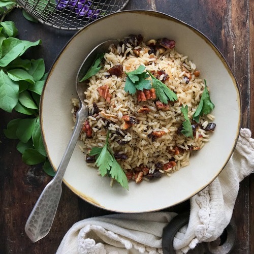 Cómo Hacer Arroz con Pecanas y Dátiles para Navidad