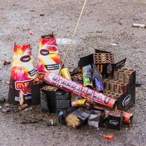 Consejos de seguridad para usar fuegos artificiales en Navidad