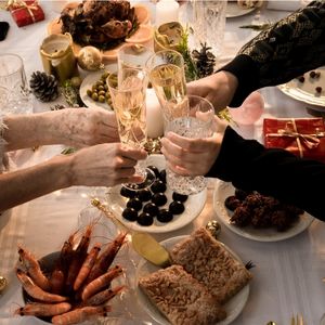 Consejos para evitar discusiones familiares en las comidas y cenas de Navidad