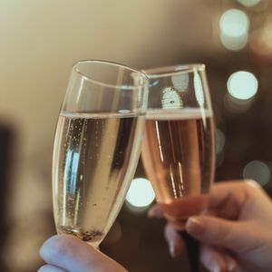 ¿Qué Significa el Anillo en el Champagne en la Copa de Nochevieja?